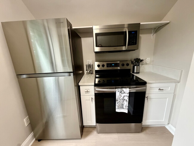 Photo - 34 Kenwood Ave Unit 34 Kenwood Avenue