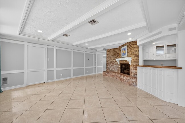 Building Photo - 663 Ravensworth Dr