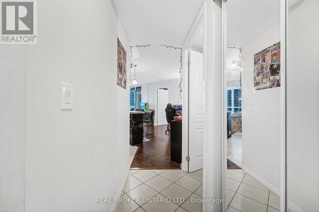 Photo - 18 Yonge St Unit 1013
