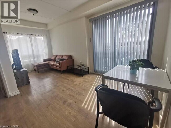 Photo - 275 Larch St Unité H303