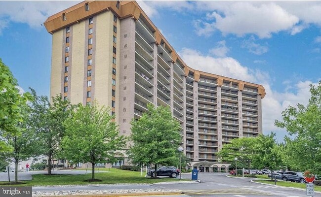 Building Photo - 20926 W Valley Forge Cir Rental