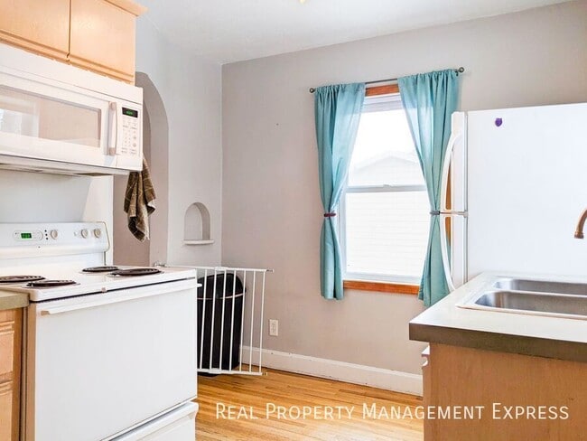 Photo - 3 Bed House w/ Fenced-In Yard