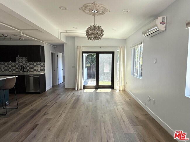 4935 1/2 Glacier Dr