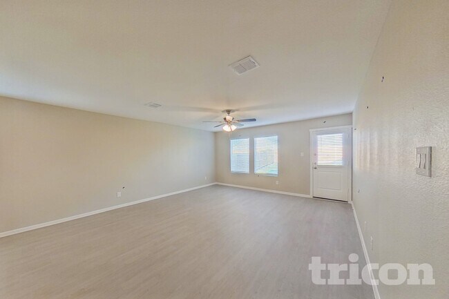 Photo - 830 Ginkgo Wy