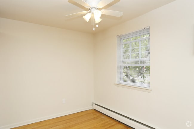 One Bedroom-Dining Area
