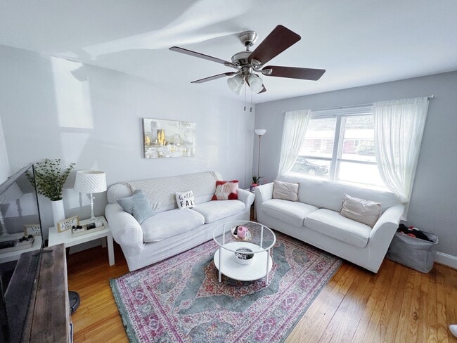 Photo - 112 N Meade St Unidad B