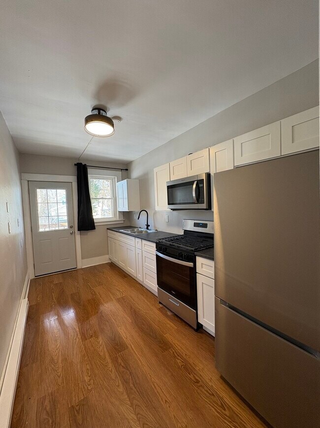 Photo - 905 N Sheridan Rd Unit F