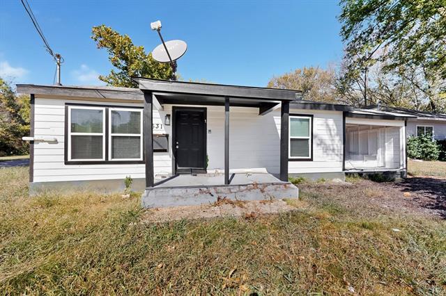 Photo - 631 W Baker St