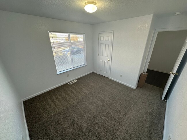 Photo - 904 Julia Ln