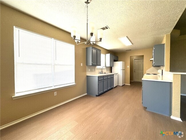 Building Photo - 2806 Maria Dr Rental