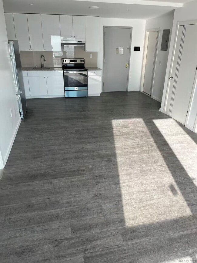 Building Photo - 70-40 45th Ave Unit 5C