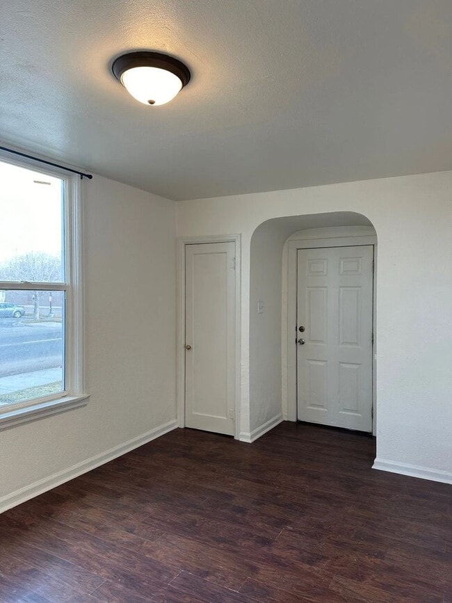 Building Photo - 343 S 4th Ave Unit 2 Rental