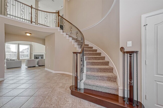 Photo - 17827 Circular Quay Ln