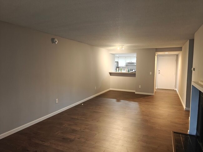 Building Photo - 611 SW 5th Ct Unit A101