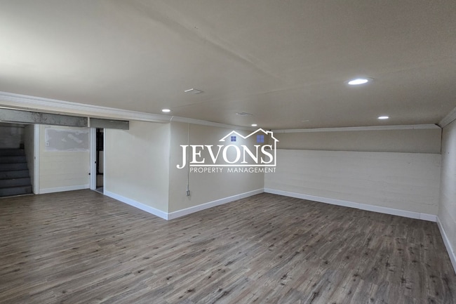 Photo - 419 W 3rd St