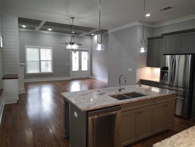 Photo - 3549 Esplanade Way