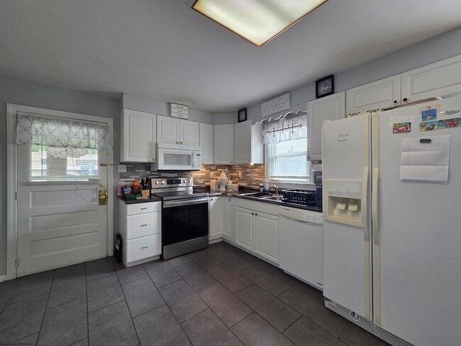 Photo - 836 Fairmont Rd