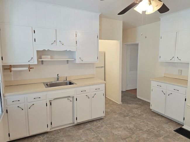 Photo - 21 Oakwood St