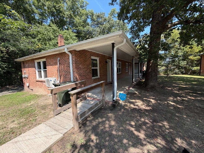 Photo - 910 Marsh St