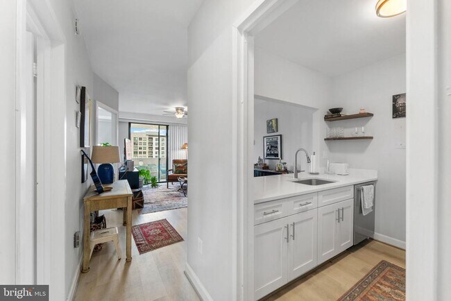 Photo - 4141 Henderson Rd Unit 614