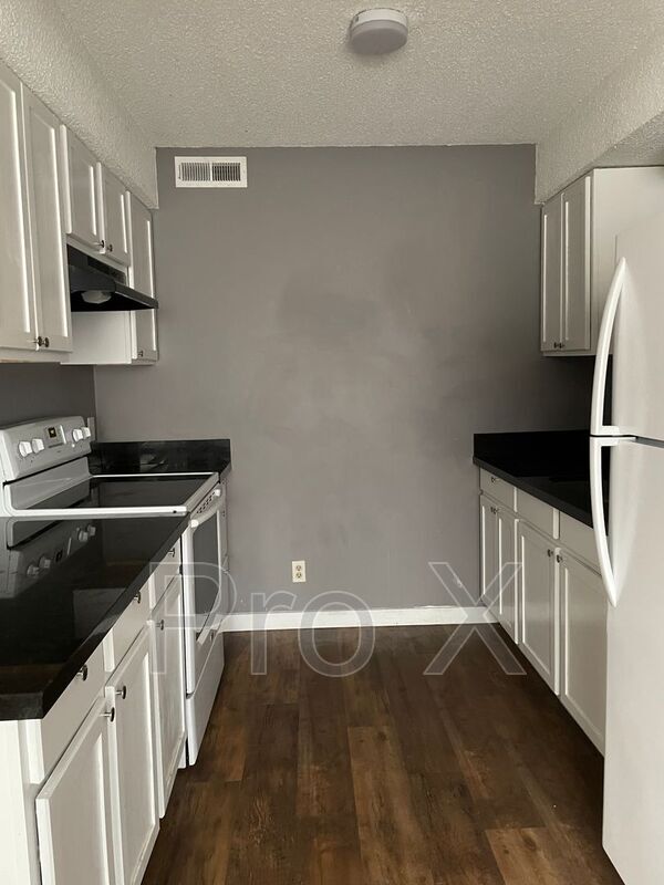 Photo - 1015 S St Louis Ave