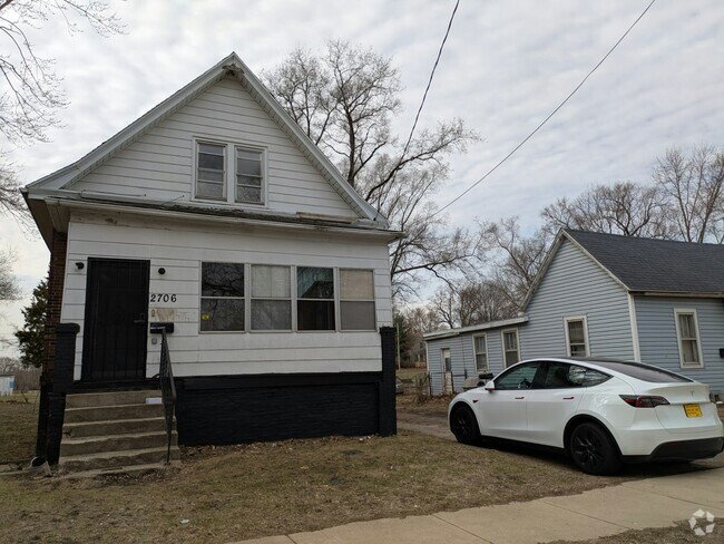 Building Photo - 2706 W Montana St Rental