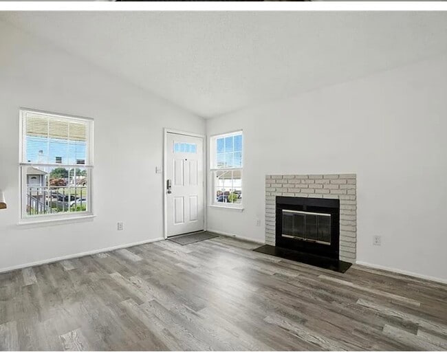 Photo - 607 Pylon Ct