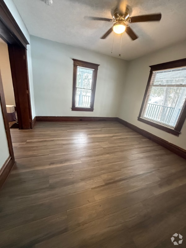 Building Photo - 802 S Washington St Rental