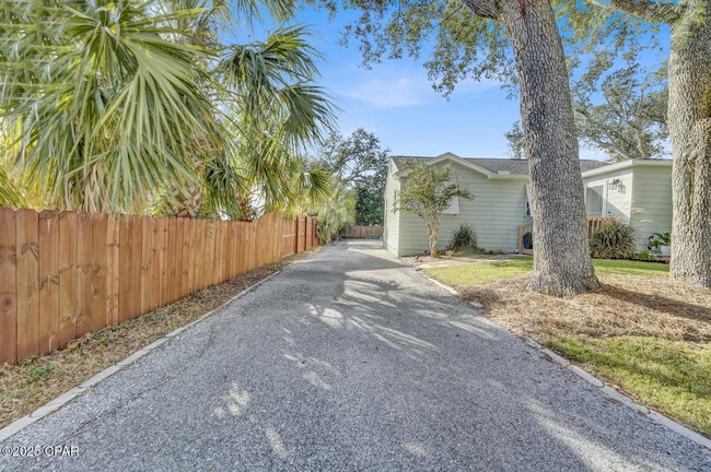 Photo - 1611 Lake Ave