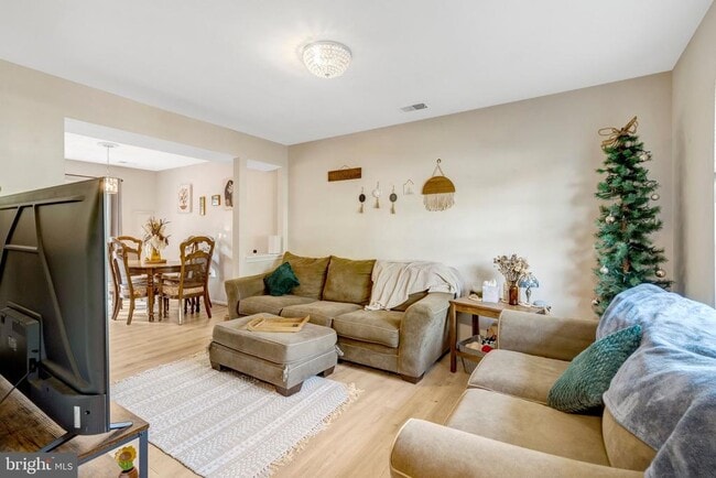 Photo - 14831 Basingstoke Loop