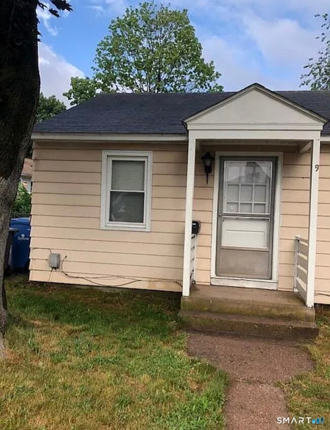 Building Photo - 9 Hathaway Ln