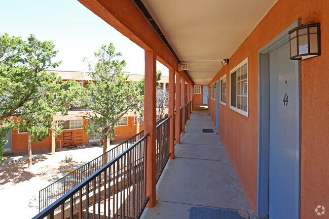 Casa Del Arroyo Apartments