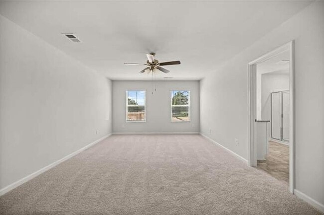 Photo - 424 Roebuck Pass