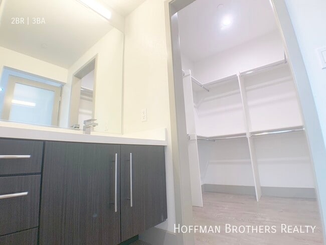 Photo - 115 S St Andrews Pl Unit 5