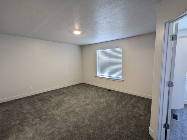 Photo - 335 S 1580 E