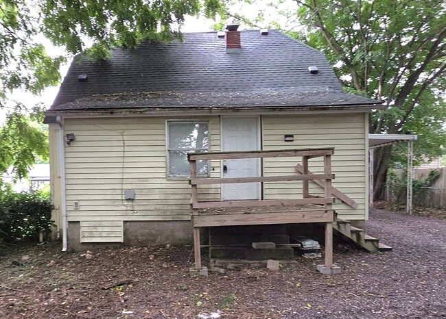Photo - 3 Bedroom, 1 Bath home on North National for $950!