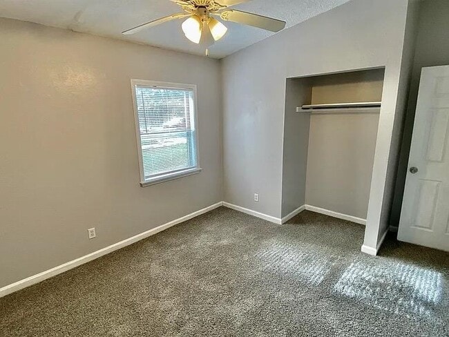 Photo - 1682 Mayhew St