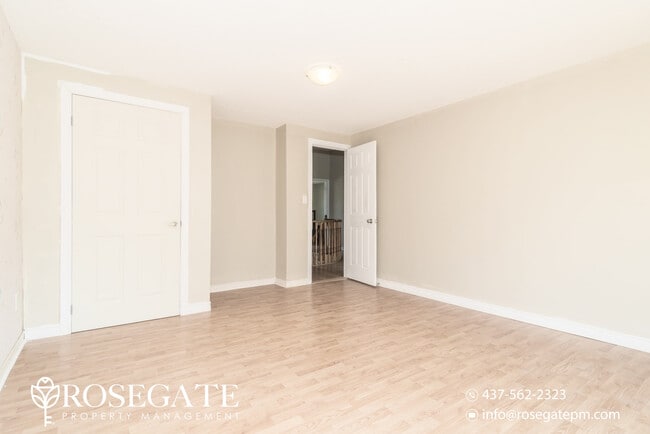 Photo - Pet-Friendly 4-Bedroom + Den Detached Home with 2 Parking Spaces – Scarborough Unit 1