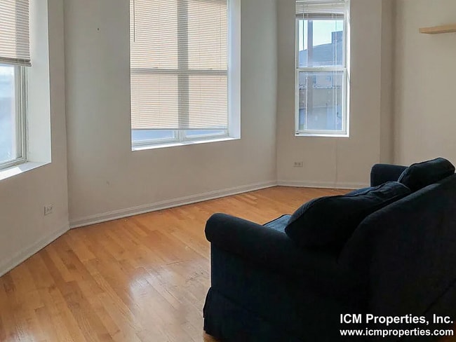 Photo - 1014 N Damen Ave