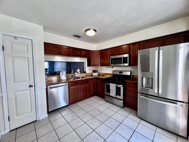 Photo - Come see this gorgeous townhouse in the desirable Ocean Lakes community!