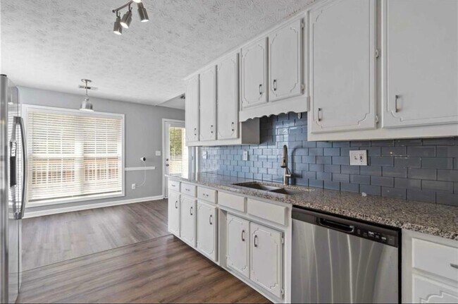 Photo - 1055 Leighs Brook Way Unit A