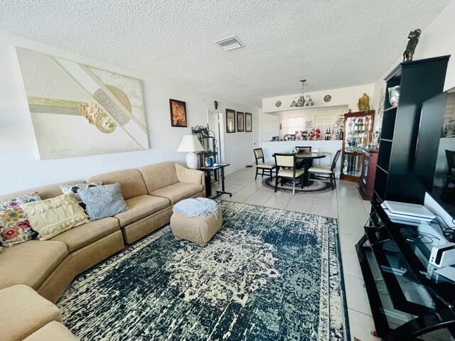 Photo - 1101 Crystal Lake Dr Unidad 705