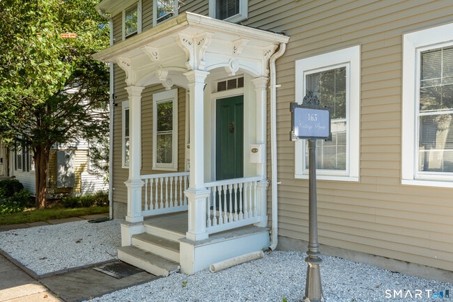 Photo - 163 College St