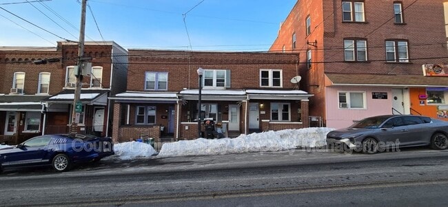 Building Photo - 1037 E 4th St