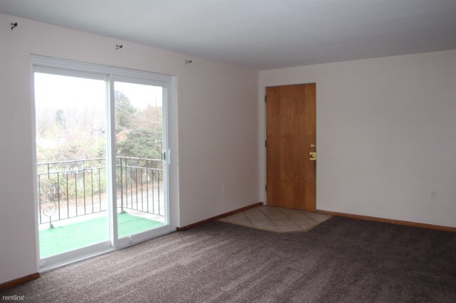 2 br, 1 bath 4plex - Noll Avenue Apartments - 2 br, 1 bath 4plex - Noll Avenue Apartments