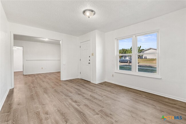 Photo - 505 Curry Ave