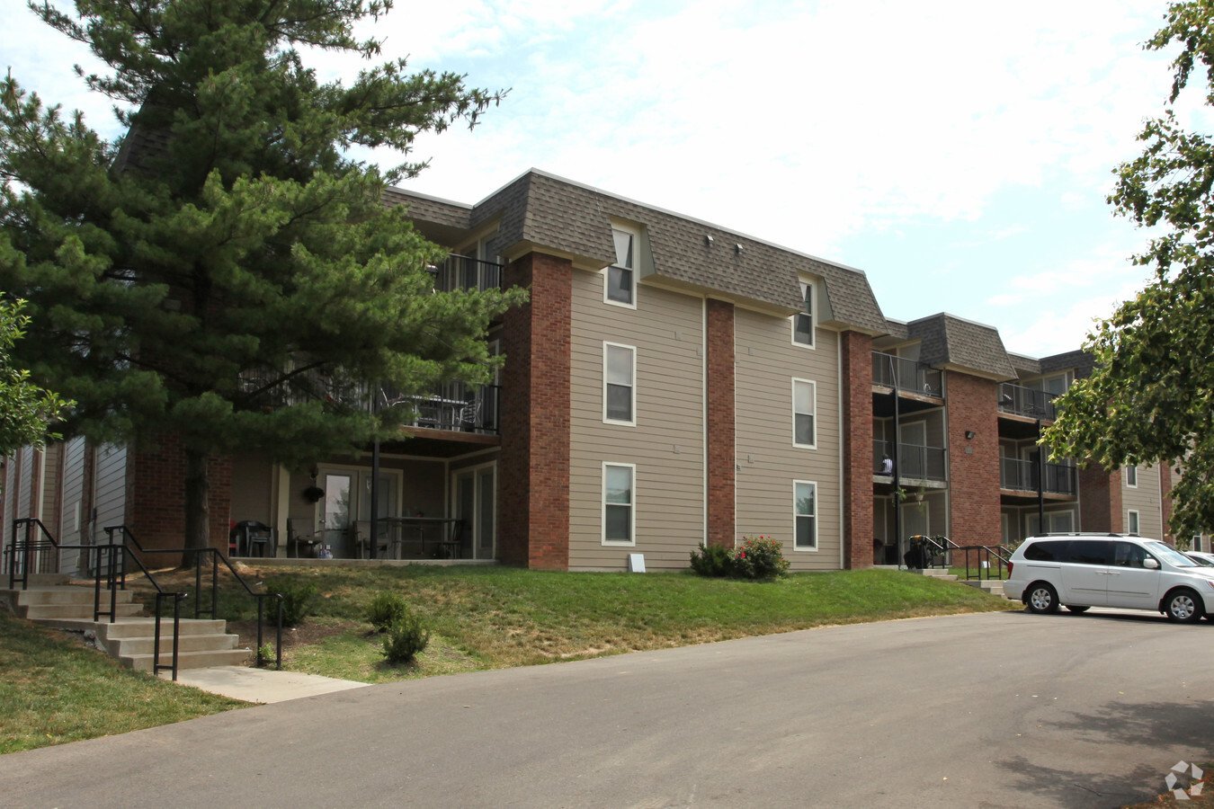 Photo - Falcon Crest Apartments