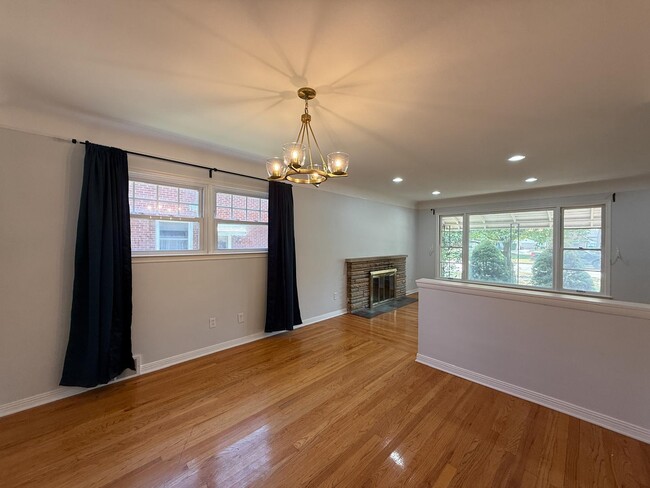 Photo - 2082 Vernier Rd