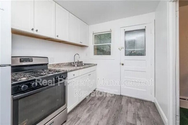 Photo - 307 Greenlee Rd