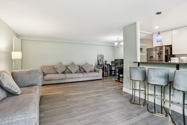 sala de estar - 4100 W St NW Unidad 302